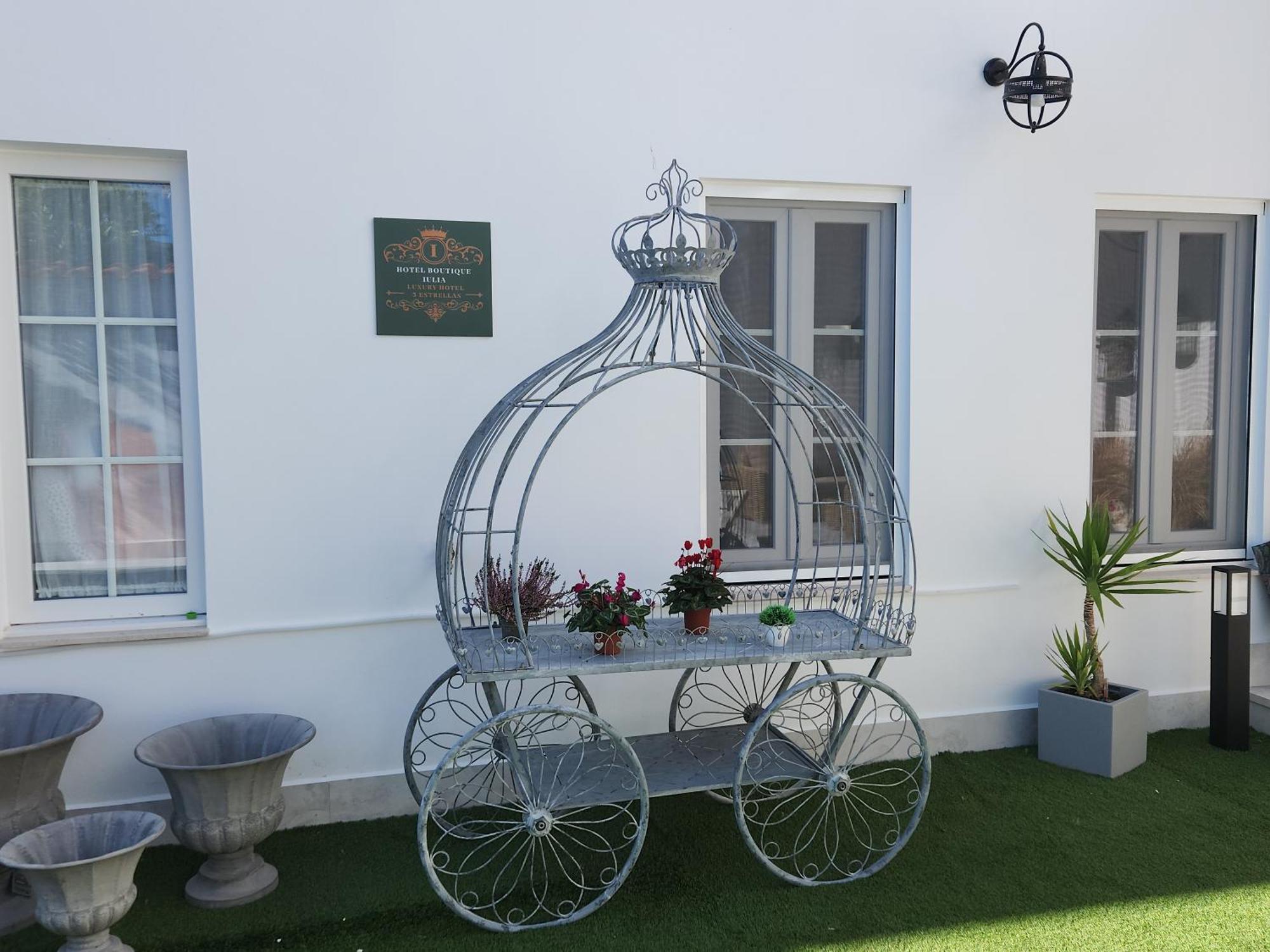 Hotel Boutique Iulia 5 Estrellas Medina de las Torres Екстериор снимка