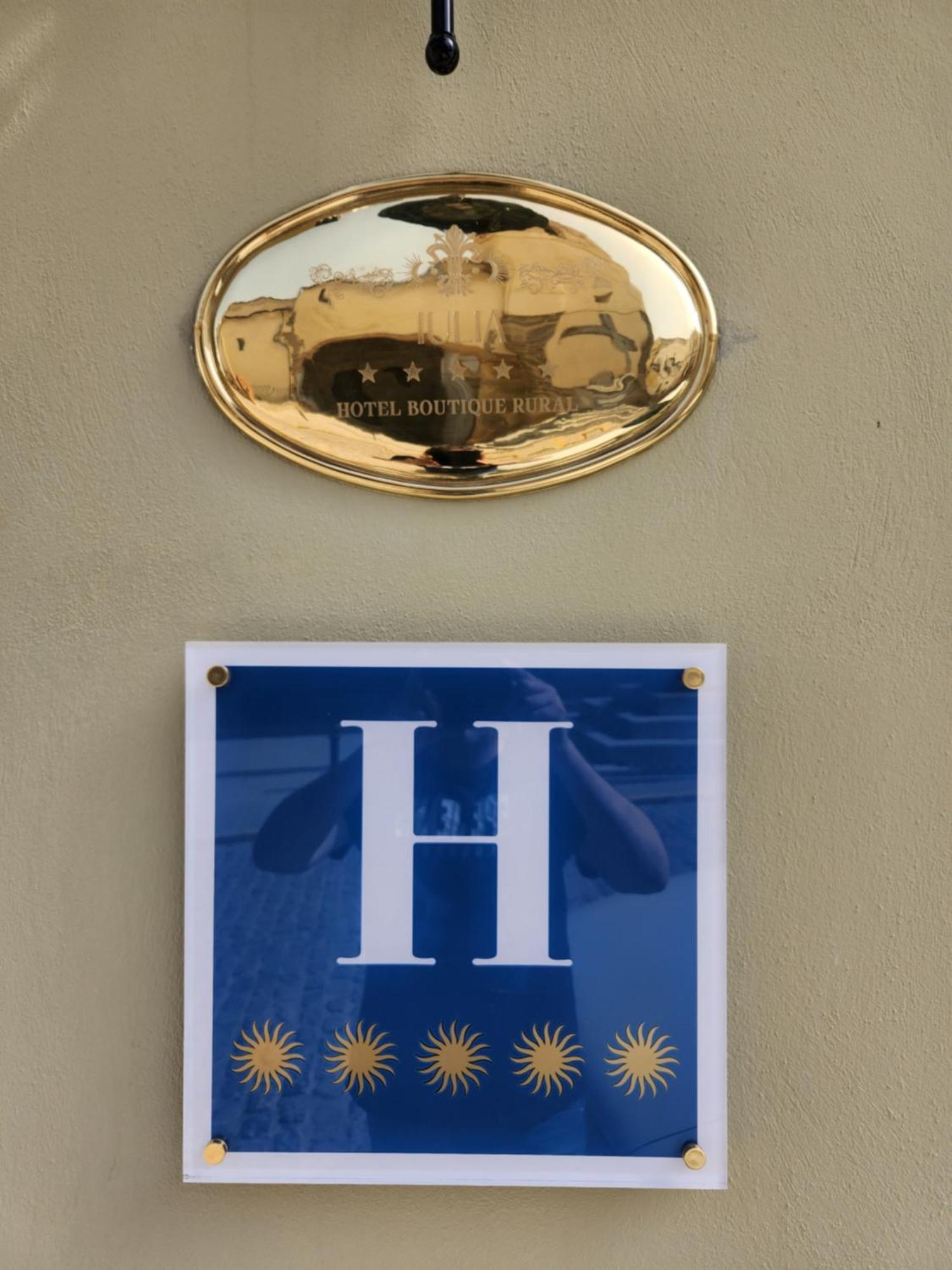 Hotel Boutique Iulia 5 Estrellas Medina de las Torres Екстериор снимка