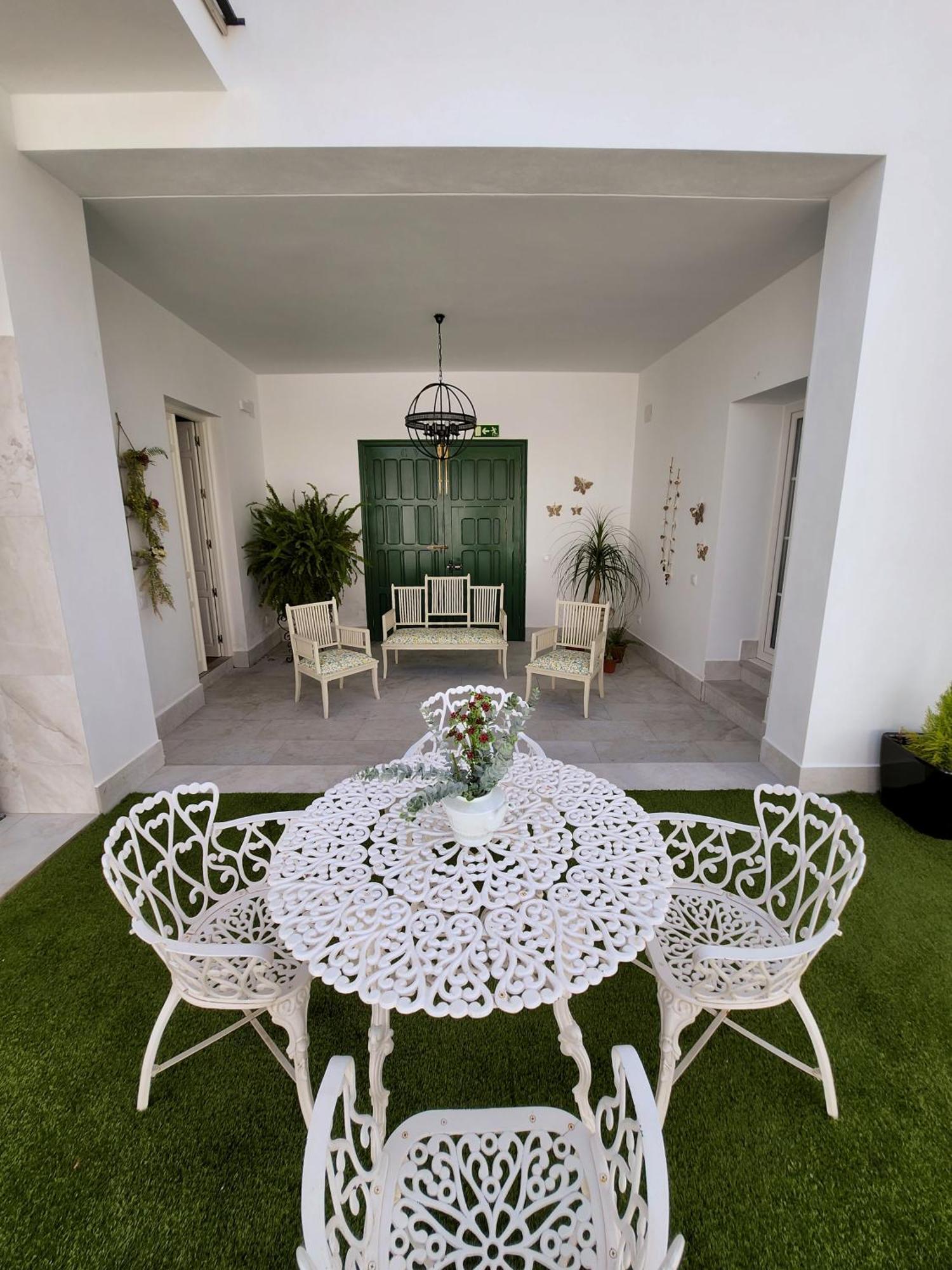 Hotel Boutique Iulia 5 Estrellas Medina de las Torres Екстериор снимка
