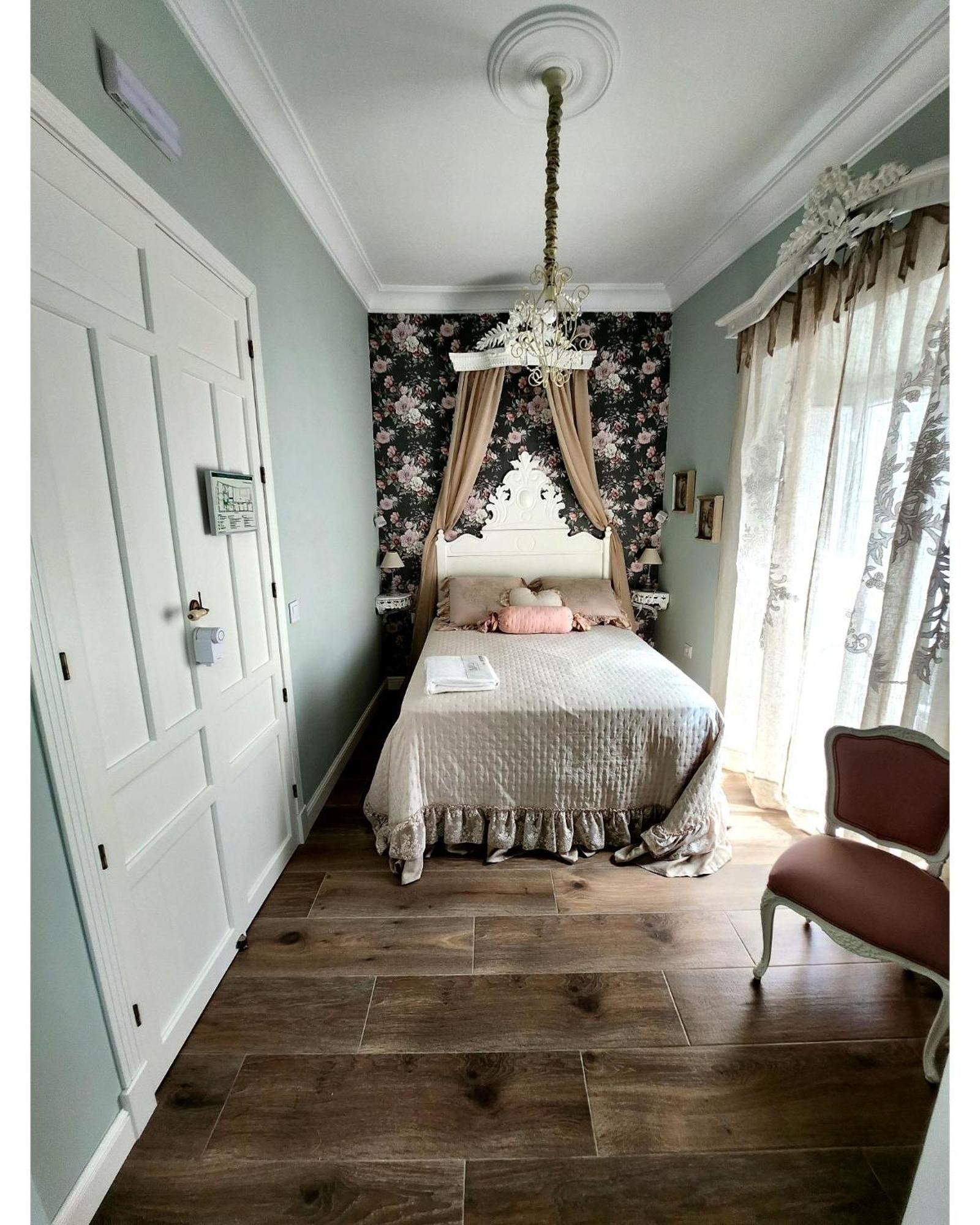 Hotel Boutique Iulia 5 Estrellas Medina de las Torres Екстериор снимка